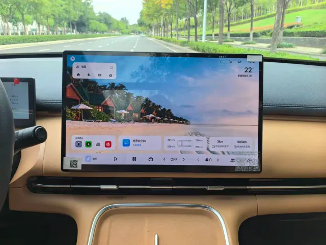 Geely Galaxy Starship 7 EM-i — Фото автомобиля 14