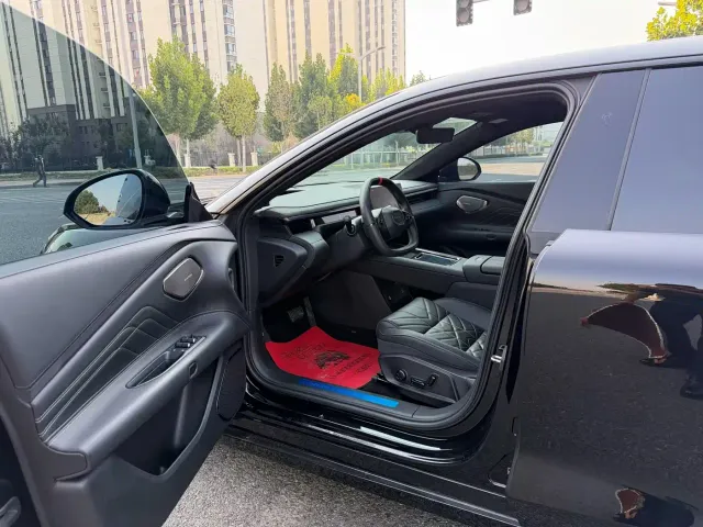 Lynk & Co 10 EM-P — Фото автомобиля 7