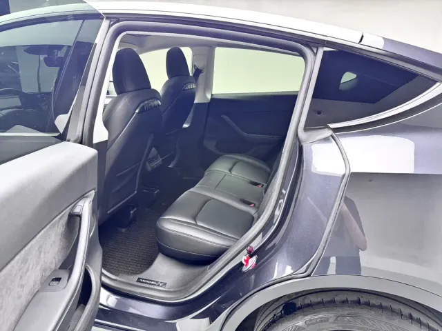 Tesla Model Y — Фото автомобиля 11