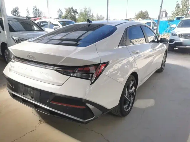 Hyundai Elantra — Фото автомобиля 6