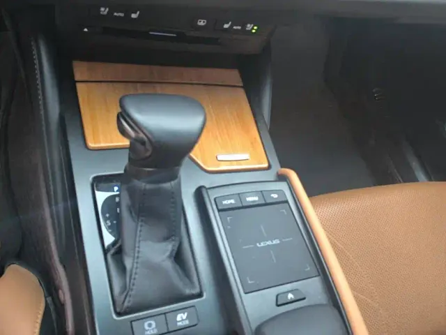 Lexus ES — Фото автомобиля 16