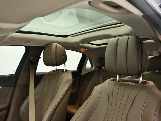 Mercedes-Benz E-Class — Фото автомобиля 12