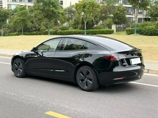 Tesla Model 3 — Фото автомобиля 6
