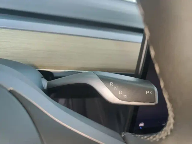 Tesla Model Y — Фото автомобиля 13