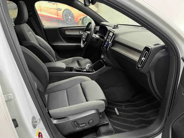 Volvo XC40 — Фото автомобиля 12