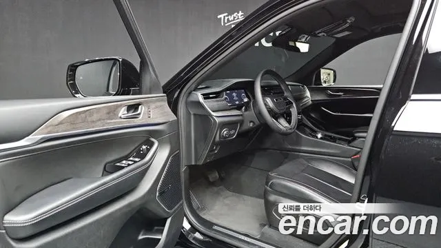 Jeep Cherokee — Фото автомобиля 15