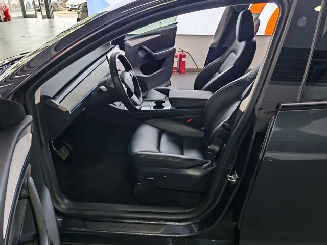 Tesla Model Y — Фото автомобиля 19