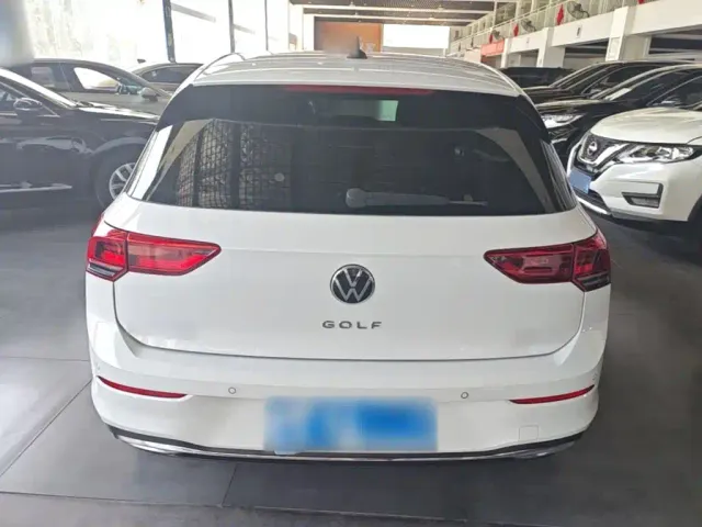 Volkswagen Golf — Фото автомобиля 5