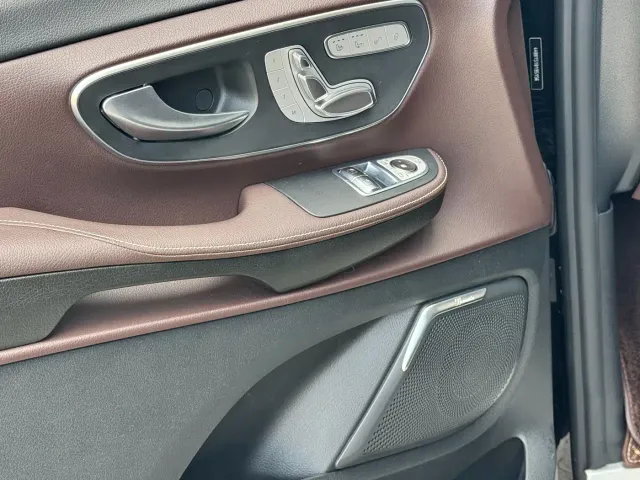 Mercedes-Benz V-Class — Фото автомобиля 12