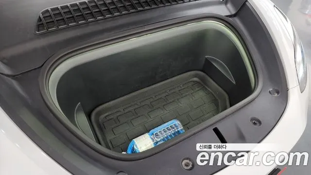 Tesla Model Y — Фото автомобиля 9