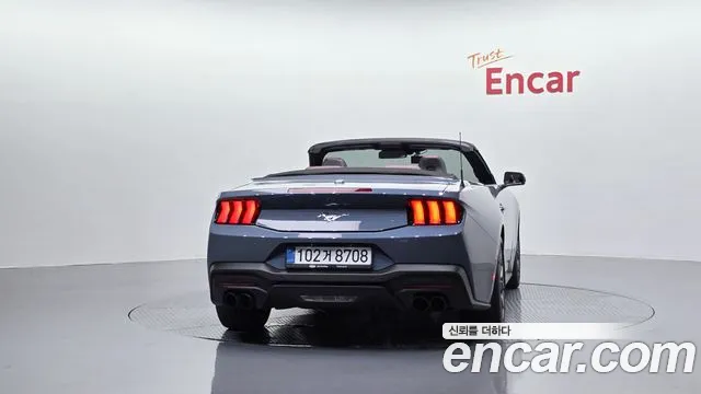 Ford Mustang Mustang 7 поколение 2.3 EcoBoost Premium Кабриолет — Фото автомобиля 4