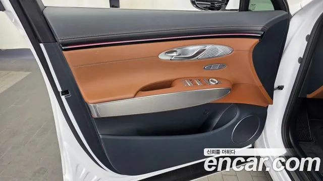 Genesis GV70 — Фото автомобиля 24