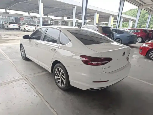 Volkswagen Lavida — Фото автомобиля 4