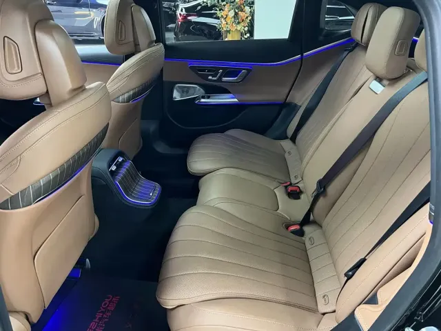 Mercedes-Benz E-Class — Фото автомобиля 10