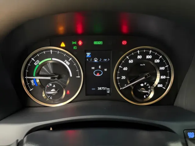 Toyota Alphard — Фото автомобиля 17