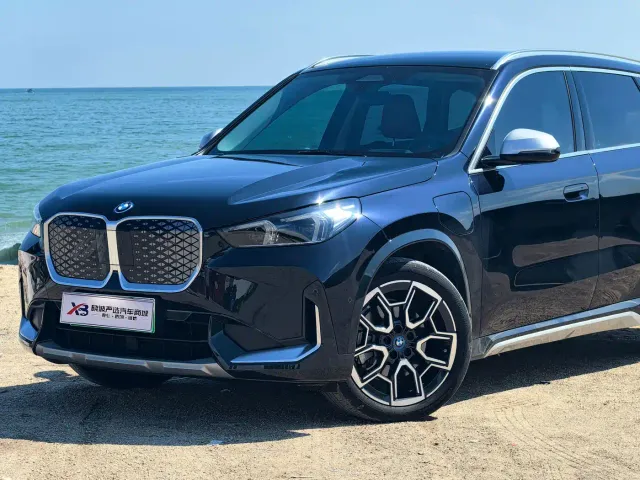 Фотография автомобиля — BMW iX1