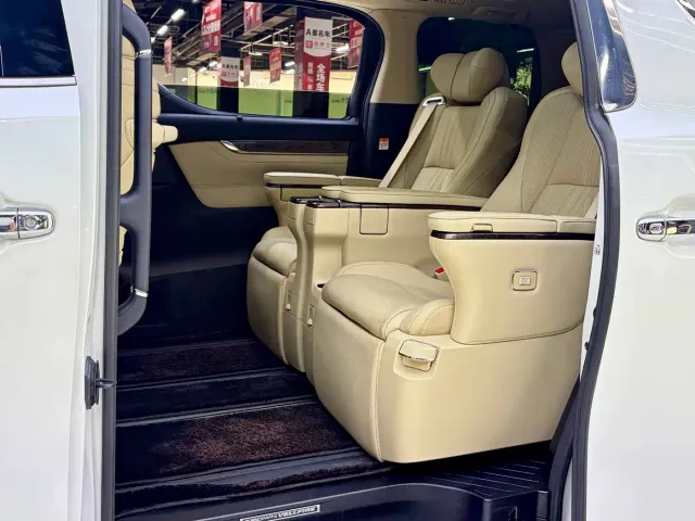Toyota Vellfire — Фото автомобиля 8