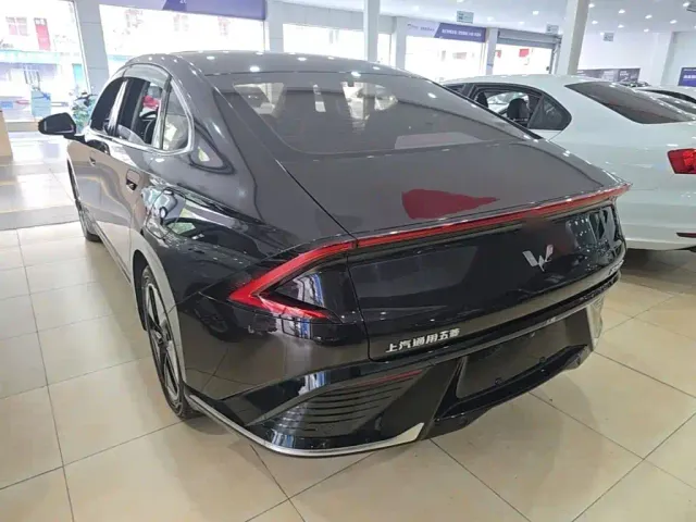 Wuling Starlight — Фото автомобиля 4