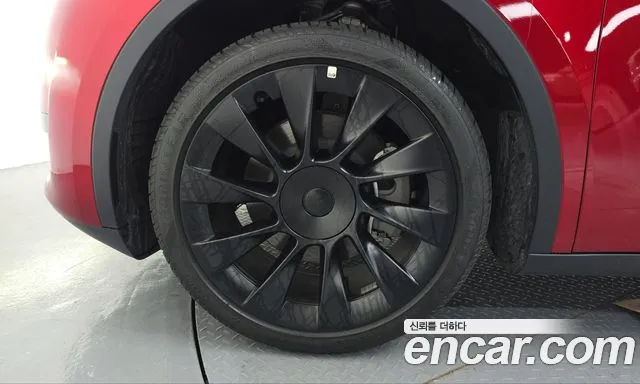 Tesla Model Y — Фото автомобиля 5