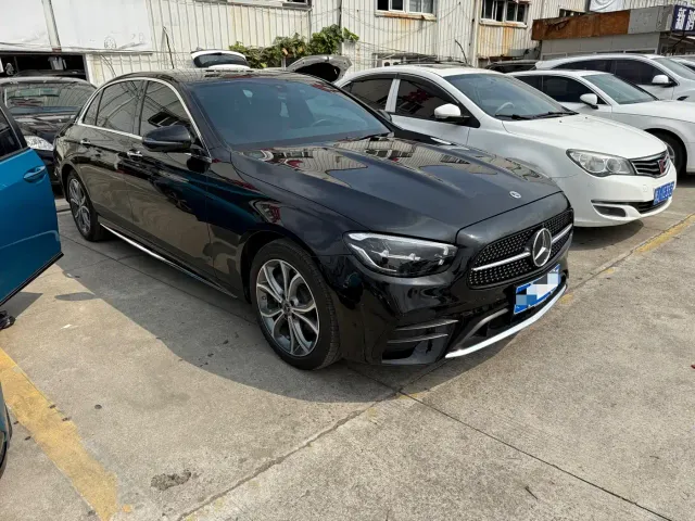 Mercedes-Benz E-Class — Фото автомобиля 2