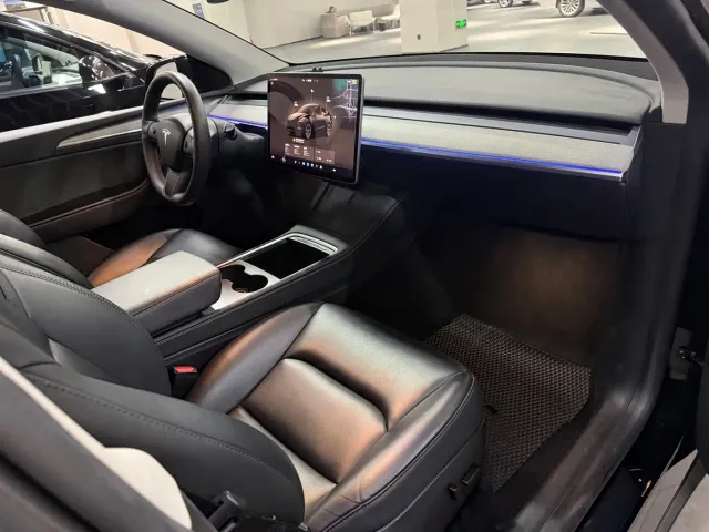 Tesla Model Y — Фото автомобиля 4