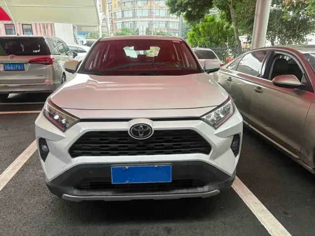 Toyota RAV4 — Фото автомобиля 2