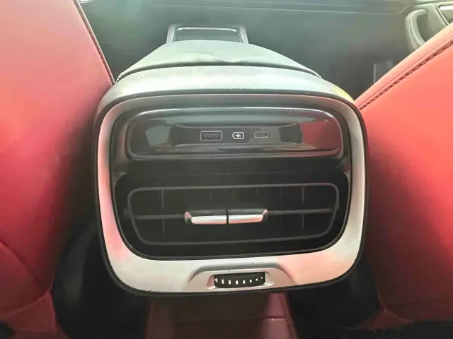 Xpeng P7 — Фото автомобиля 16