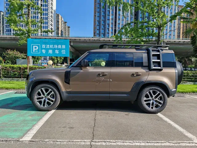 Land Rover Defender — Фото автомобиля 4