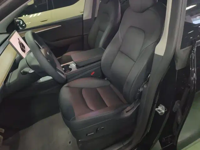 Tesla Model Y — Фото автомобиля 14