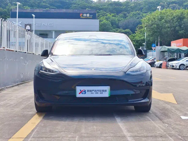 Tesla Model 3 — Фото автомобиля 2