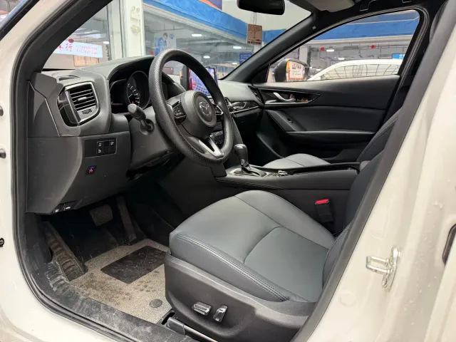 Mazda CX-4 — Фото автомобиля 5