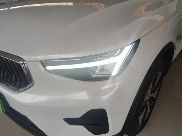 Volvo XC40 — Фото автомобиля 23