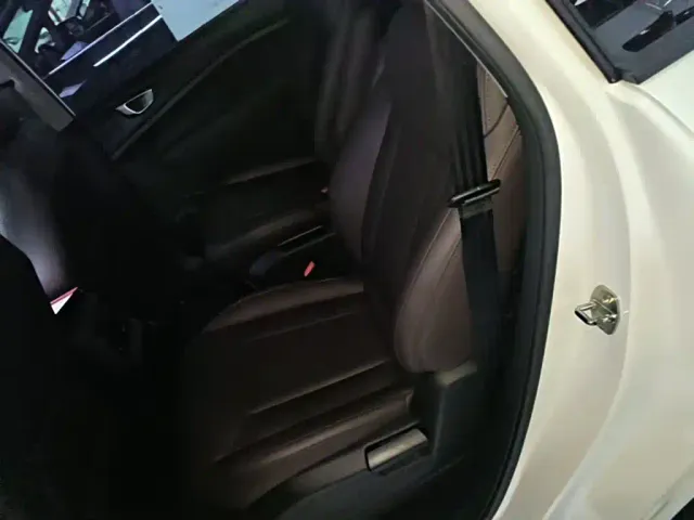 Wuling Jiachen — Фото автомобиля 16