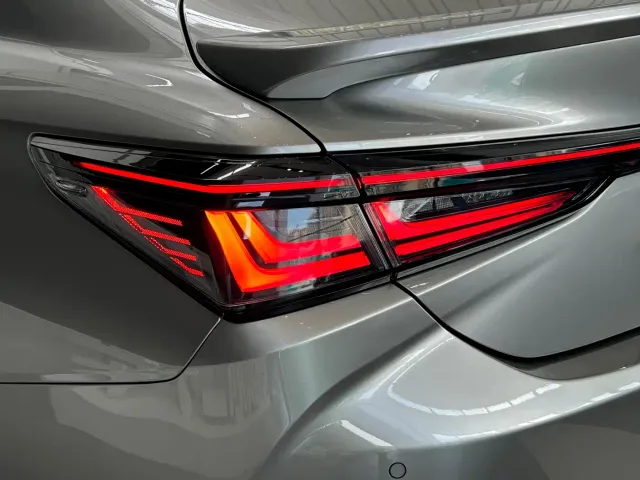 Lexus ES — Фото автомобиля 14