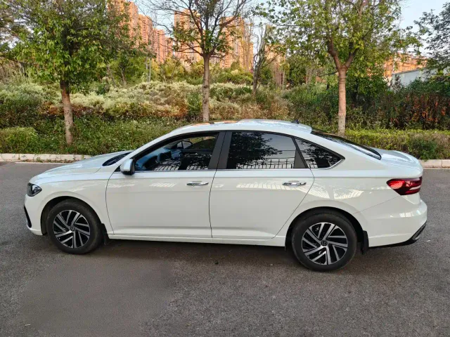 Volkswagen Lavida — Фото автомобиля 5