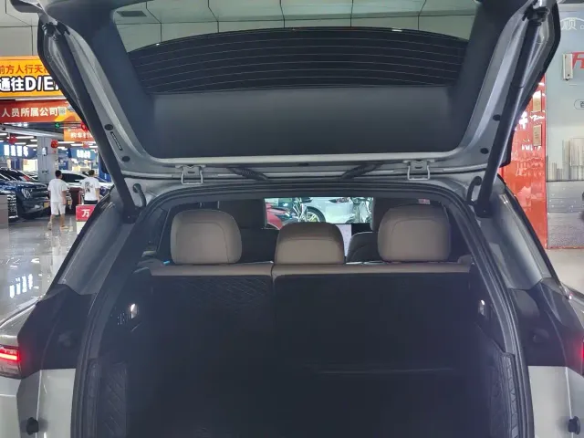 Li Auto i6 — Фото автомобиля 17