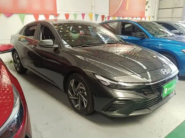 Hyundai Elantra — Фото автомобиля 3