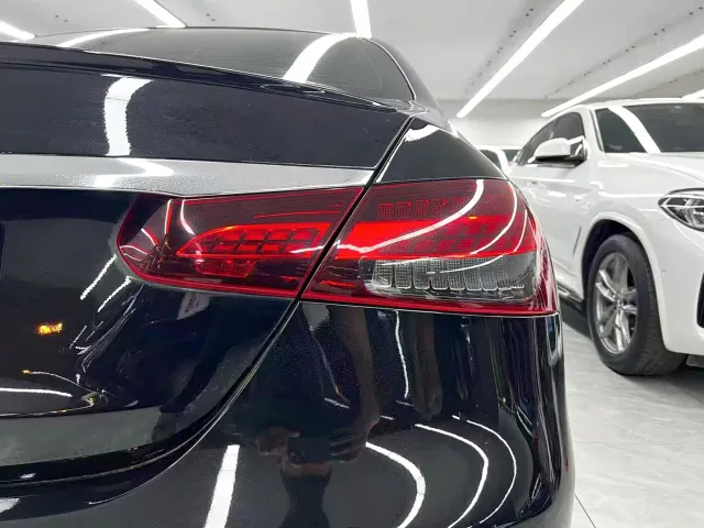Mercedes-Benz E-Class — Фото автомобиля 20
