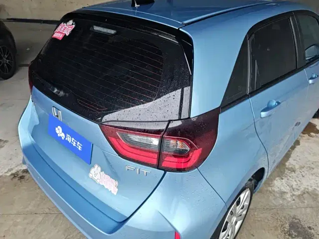 Honda Fit — Фото автомобиля 3