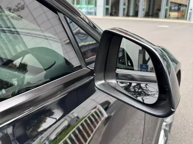 Tesla Model 3 — Фото автомобиля 17
