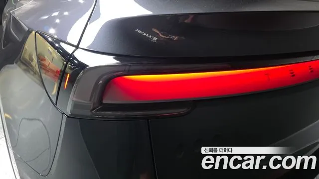 Tesla Model Y — Фото автомобиля 8