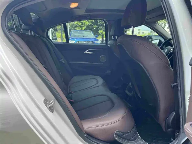 BMW 1 Series — Фото автомобиля 10