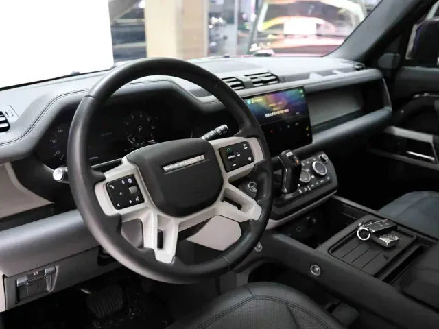 Land Rover Defender — Фото автомобиля 5