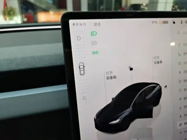 Tesla Model 3 — Фото автомобиля 13