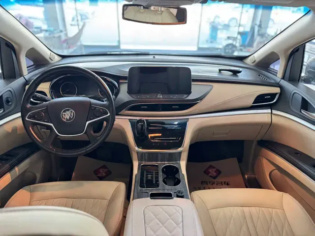 Buick GL8 — Фото автомобиля 7