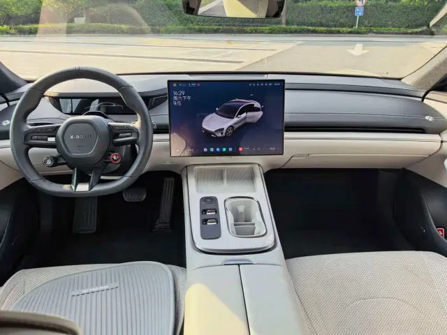 Xiaomi SU7 — Фото автомобиля 8