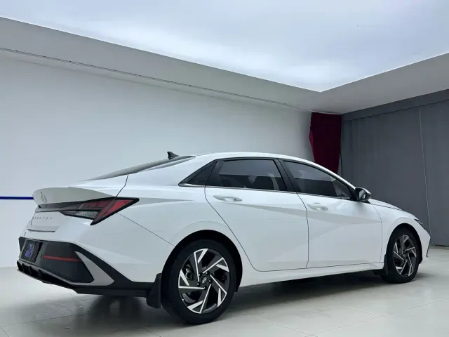 Hyundai Elantra — Фото автомобиля 6