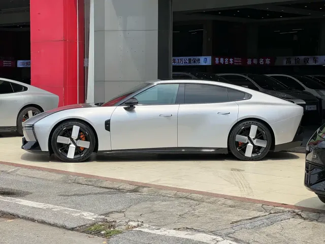 Xpeng P7 — Фото автомобиля 2