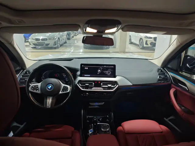 BMW iX3 — Фото автомобиля 7