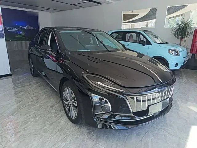 Hongqi E-QM5 — Фото автомобиля 3